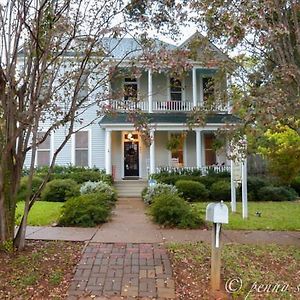 Fig Tree Manor Bed & Breakfast Palestine Exterior photo