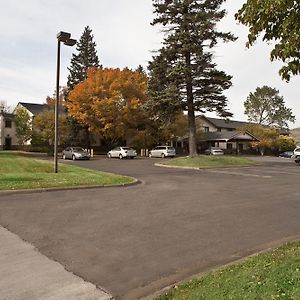 Super 8 By Wyndham Duluth Hotel Exterior photo