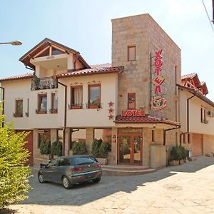 Family Hotel Silvestar Veliko Tŭrnovo Exterior photo