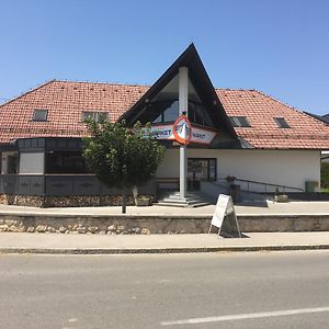 Apartments Avio Zgornji Brnik Exterior photo