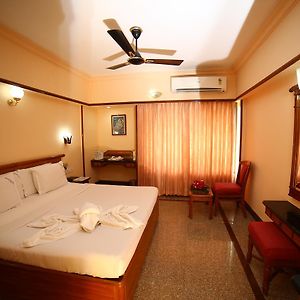 Mayura Residency Hotel Guruvayur Room photo