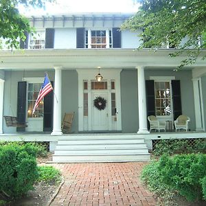 The Carriage Inn Bed And Breakfast Charles Town Exterior photo