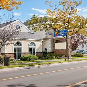 Comfort Inn Lakeside Mackinaw City Exterior photo