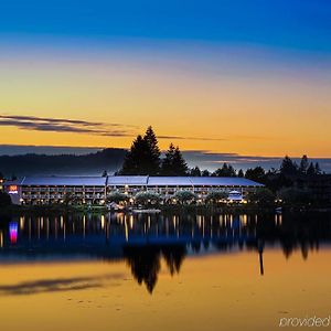 Inn On Long Lake Nanaimo Exterior photo