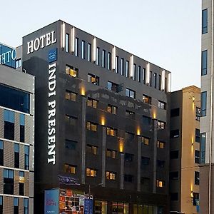 Guri Indi Present Hotel Exterior photo