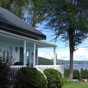 Gite De La Colline Bed & Breakfast Baie-Sainte-Catherine Exterior photo