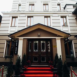 Central Magnat Cinema Hotel Chernivtsi Exterior photo