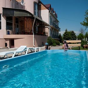 Orhidea Hotel Henichesk Exterior photo