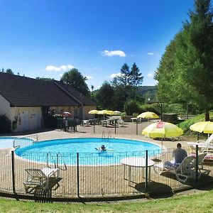 Vvf Cantal Champs-Sur-Tarentaine Hotel Exterior photo