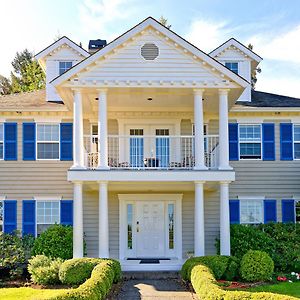 Belle Maison Aupres De La Mer Bed & Breakfast Sidney Exterior photo