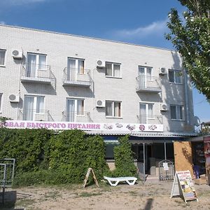 Hotel Naberzhnyi Berdiansk Exterior photo