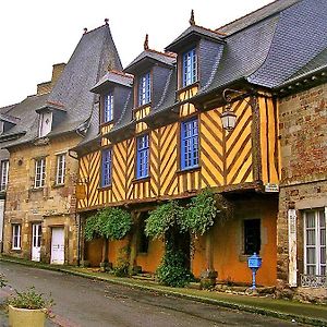 Logis De La Filanderie Bed & Breakfast Bécherel Exterior photo