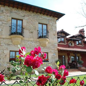 Posada La Fabula Hotel Santillana del Mar Exterior photo