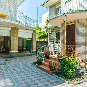 Guest House Naazove Berdiansk Exterior photo