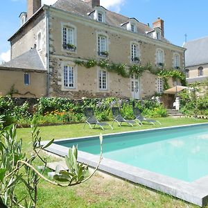 Le Presbytere Du Vigneau Bed & Breakfast Ménil Exterior photo