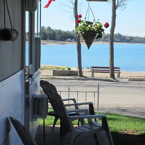 Balm Beach Resort And Motel Exterior photo