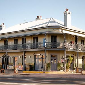 The Family Hotel Maitland Exterior photo