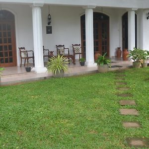 Kuma Beach Side Villa Wadduwa Exterior photo