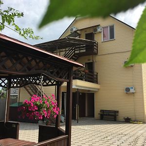 Guest House Zaporozhskih Kazakov Berdiansk Exterior photo