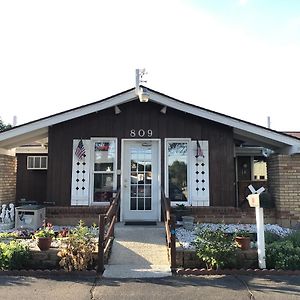 Spinning Wheel Motel Baraboo Exterior photo