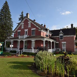 Gil Ann Bed & Breakfast Saint-André-Avellin Exterior photo