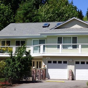 Crown House B&B Lake Cowichan Exterior photo