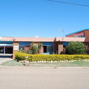 Abajaz Motel-Centrally Located-Shaded Parking Longreach Exterior photo