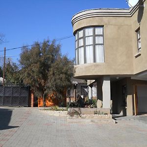 Noble Hearts Bed & Breakfast Bed & Breakfast Maseru Exterior photo