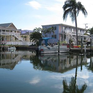 The Holiday Court Villas And Suites Fort Myers Beach Exterior photo