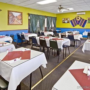 Suites Hesston Restaurant photo