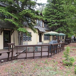 Crandell Mountain Lodge Waterton Park Exterior photo