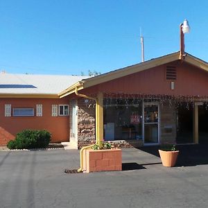 Relax Inn Yreka Exterior photo