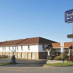 Travelodge Inn & Suites By Wyndham Muscatine Exterior photo