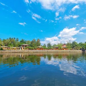 Karunakarala Ayurveda Resort Wayikkal Exterior photo