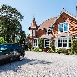 The Lawn Guest House Gatwick Horley Exterior photo