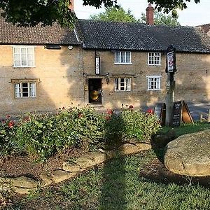 The Manor Arms Hotel North Perrott Exterior photo