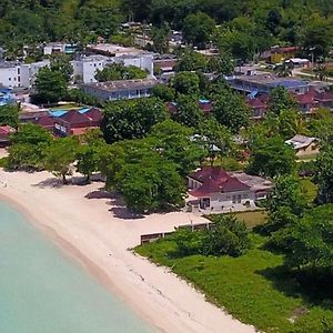 Coral Seas Beach Hotel Negril Exterior photo