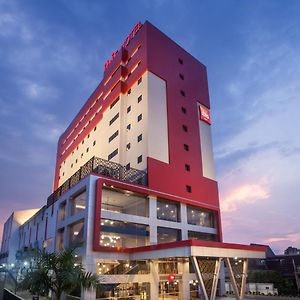 Ibis Pontianak City Center Hotel Exterior photo