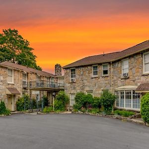 Echo Mountain Inn Hendersonville Exterior photo