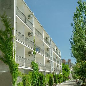 Sanatorium Neftekhimik Ukrainy Hotel Berdiansk Exterior photo