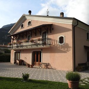 Da Nonna Li Rooms And Breakfast Villetta Barrea Exterior photo