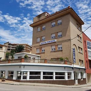 Hostal Portbou Hotel Exterior photo