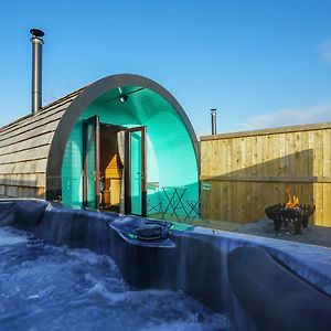 Deluxe Glamping Pod With Hot Tub Hotel Frodsham Exterior photo