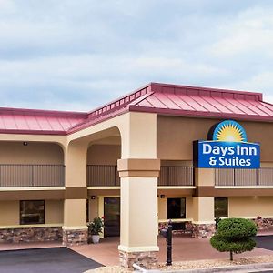 Days Inn & Suites By Wyndham Warner Robins Near Robins Afb Exterior photo