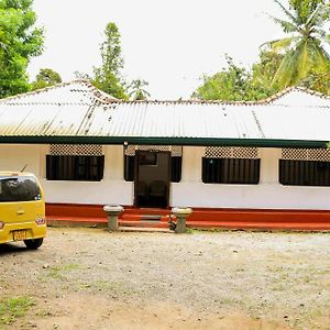 Yoho Ambanwala Tourist Bungalow Hotel Kandy Exterior photo