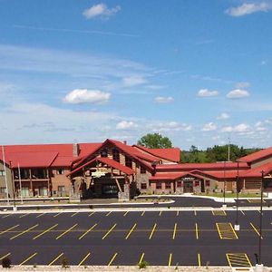 The Lodge At Mauston Exterior photo