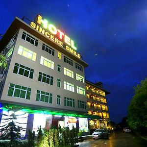 Hotel Sincere Smile Yangon Exterior photo