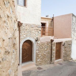 Nivritos Traditional Homes Exterior photo