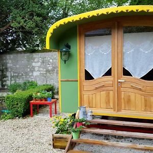 Roulotte Mariposa Bed & Breakfast Loches Exterior photo