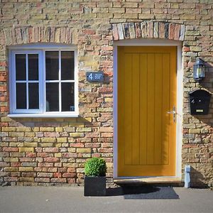 The Old Bottle Store - 2 Double Bedrooms, 2 Bathrooms, St Ives, Cambridgeshire St. Ives Exterior photo